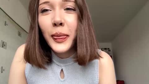 Snapshot of julianbatman chatting on 03/21/26, 08:30 Kira online show from 03/21/26, 08:30