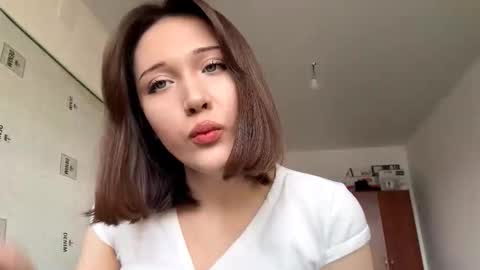 Snapshot of julianbatman chatting on 03/22/26, 08:18 Kira online show from 03/22/26, 08:18