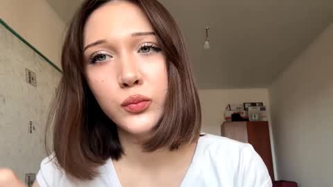 Snapshot of julianbatman chatting on 03/24/26, 08:19 Kira online show from 03/24/26, 08:19