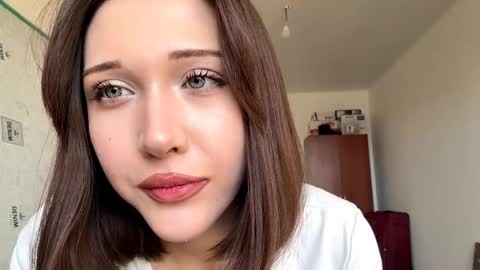 Snapshot of julianbatman chatting on 03/27/26, 08:09 Kira online show from 03/27/26, 08:09