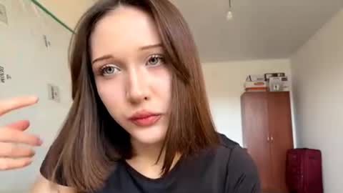 Snapshot of julianbatman chatting on 03/29/26, 08:14 Kira online show from 03/29/26, 08:14