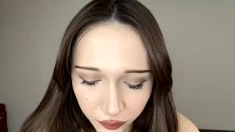 Snapshot of julianbatman chatting on 04/13/26, 12:43 Kira online show from 04/13/26, 12:43