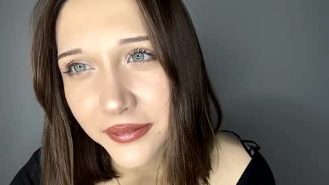 Snapshot of julianbatman chatting on 04/14/26, 04:24 Kira online show from 04/14/26, 04:24