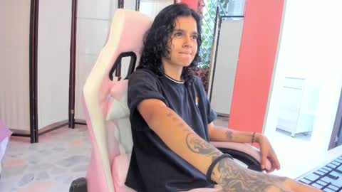 julianne_7 online show from 01/13/26, 07:30