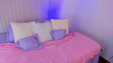 Snapshot of julianne__ chatting on 02/04/25, 11:05 Julianne online show from 02/04/25, 11:05