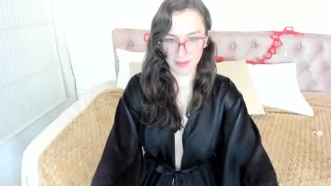 Snapshot of julianne__ chatting on 02/15/25, 10:33 Julianne online show from 02/15/25, 10:33