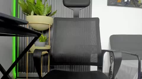 Julian online show from 03/05/26, 12:23