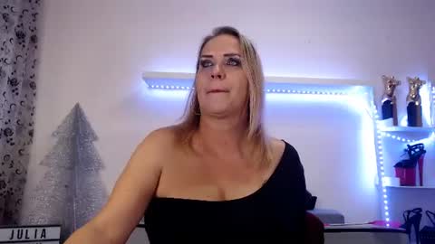 Julia online show from 12/01/25, 08:25