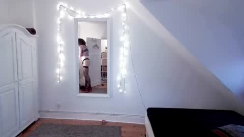 juliasometimes online show from 07/01/26, 07:46