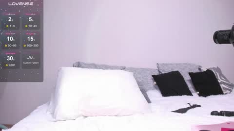 Snapshot of juliavangg_19 chatting on 10/02/25, 04:41 Julls online show from 10/02/25, 04:41