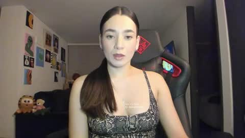 Snapshot of julidavila chatting on 11/24/25, 01:27 Jeimy Help me to reach 100 thumbs up online show from 11/24/25, 01:27