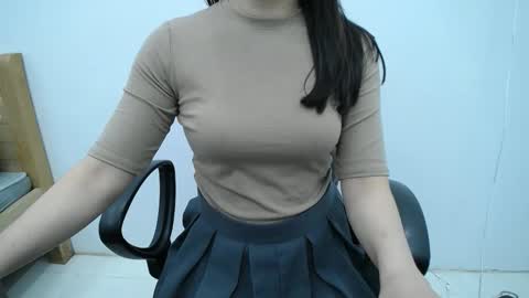 julie9x online show from 12/17/25, 10:05