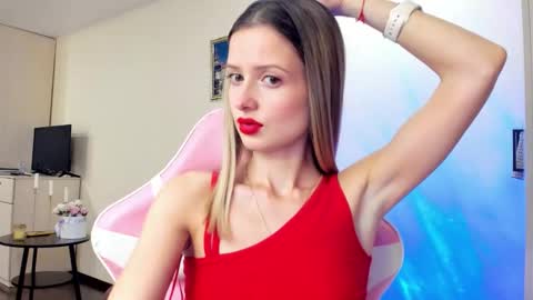 Julie online show from 10/05/25, 02:48