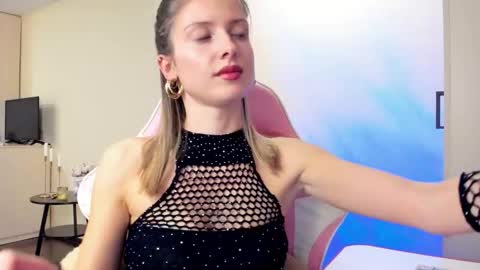 Julie online show from 10/07/25, 04:48