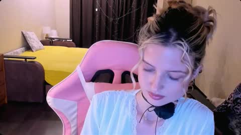 Julie online show from 11/14/25, 07:45