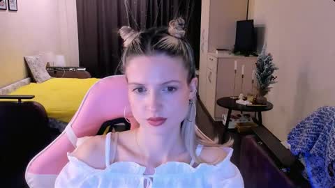 Julie online show from 12/03/25, 02:04