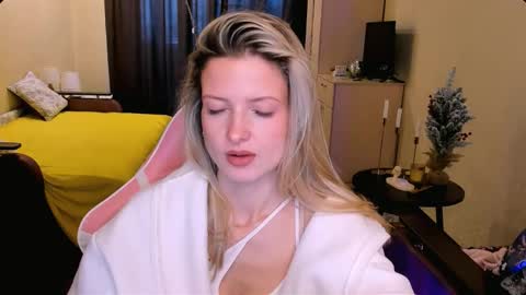 Julie online show from 12/21/25, 08:43