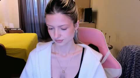 Julie online show from 02/10/26, 04:38