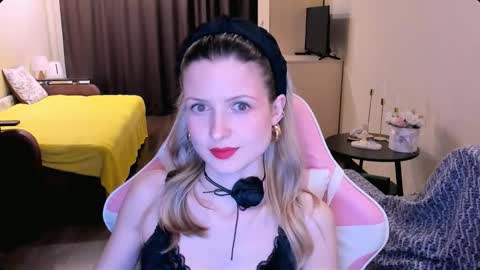 Julie online show from 03/04/26, 03:29