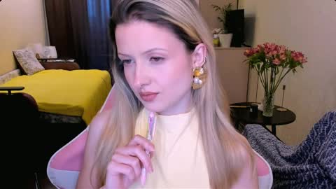 Julie online show from 04/10/26, 08:19