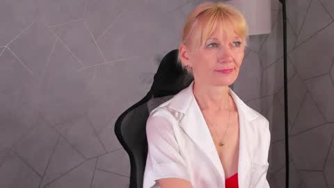 Julie Lucasss online show from 05/15/26, 10:50