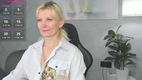 Snapshot of julie_lucasss chatting on 07/05/26, 11:56 Julie Lucasss online show from 07/05/26, 11:56