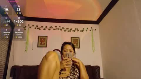 Snapshot of julie_vixen chatting on 11/23/25, 10:48 julie_vixen online show from 11/23/25, 10:48