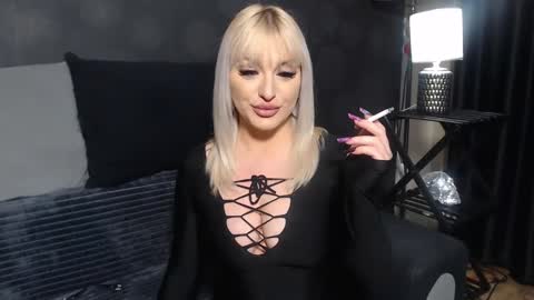 julia online show from 12/06/24, 10:19