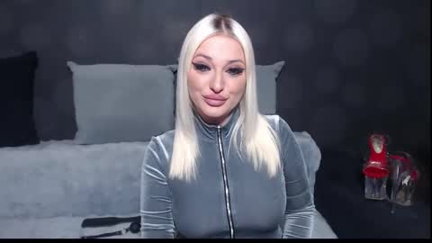 julia online show from 02/25/25, 10:07