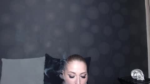 julia online show from 10/20/25, 11:27