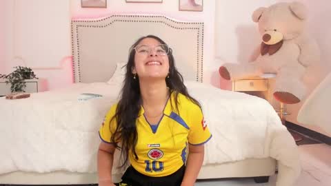 Snapshot of juliee_ross chatting on 04/10/26, 12:32 juliee_ross online show from 04/10/26, 12:32