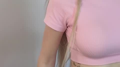 Snapshot of juliejuliette chatting on 03/04/25, 01:59 Julia online show from 03/04/25, 01:59