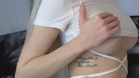 Snapshot of juliejuliette chatting on 03/04/25, 08:49 Julia online show from 03/04/25, 08:49