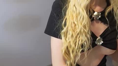 Snapshot of juliejuliette chatting on 09/22/25, 07:27 Julia online show from 09/22/25, 07:27