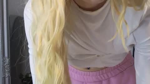 Snapshot of juliejuliette chatting on 09/24/25, 01:42 Julia online show from 09/24/25, 01:42