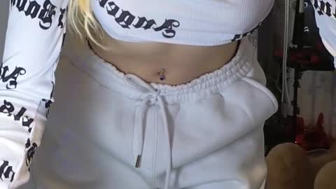 Snapshot of juliejuliette chatting on 10/24/25, 07:32 Julia online show from 10/24/25, 07:32