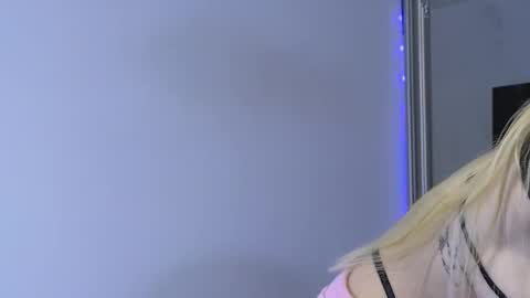 Snapshot of juliejuliette chatting on 11/27/25, 08:44 Julia online show from 11/27/25, 08:44