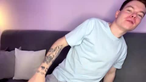 Snapshot of julielourens chatting on 09/20/25, 07:20 Julie and Thomas online show from 09/20/25, 07:20