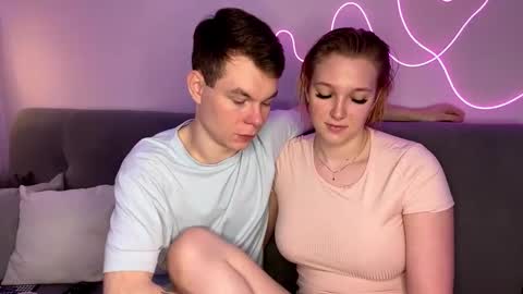 Snapshot of julielourens chatting on 10/03/25, 08:11 Julie and Thomas online show from 10/03/25, 08:11