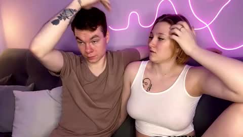 Snapshot of julielourens chatting on 10/11/25, 08:24 Julie and Thomas online show from 10/11/25, 08:24