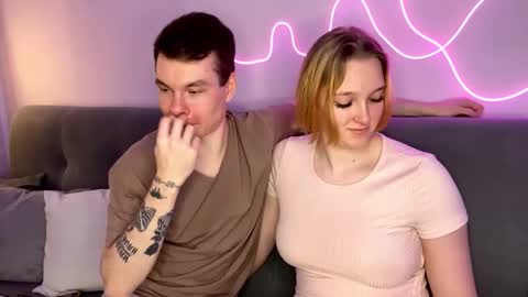 Snapshot of julielourens chatting on 10/15/25, 08:36 Julie and Thomas online show from 10/15/25, 08:36