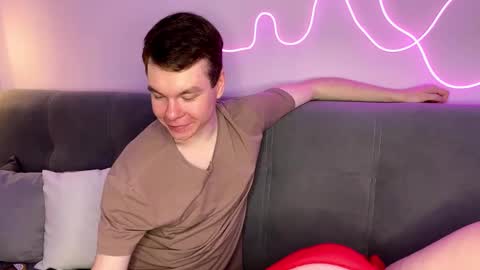 Snapshot of julielourens chatting on 10/18/25, 08:26 Julie and Thomas online show from 10/18/25, 08:26