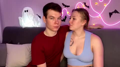 Snapshot of julielourens chatting on 10/26/25, 08:09 Julie and Thomas online show from 10/26/25, 08:09