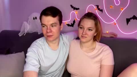 Snapshot of julielourens chatting on 10/27/25, 08:18 Julie and Thomas online show from 10/27/25, 08:18