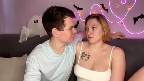 Snapshot of julielourens chatting on 10/29/25, 08:05 Julie and Thomas online show from 10/29/25, 08:05