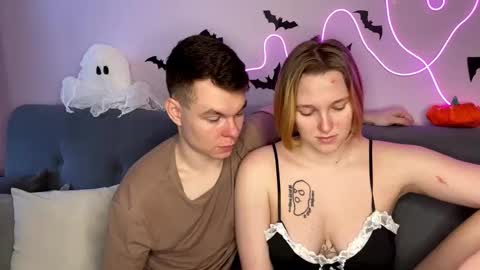 Snapshot of julielourens chatting on 11/02/25, 08:06 Julie and Thomas online show from 11/02/25, 08:06