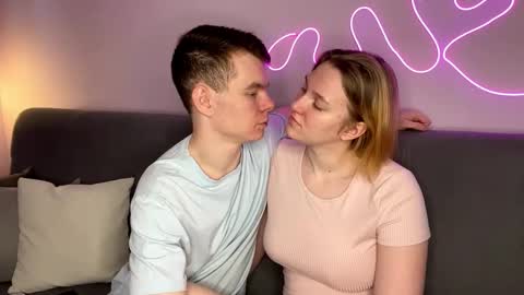 Snapshot of julielourens chatting on 11/14/25, 08:13 Julie and Thomas online show from 11/14/25, 08:13