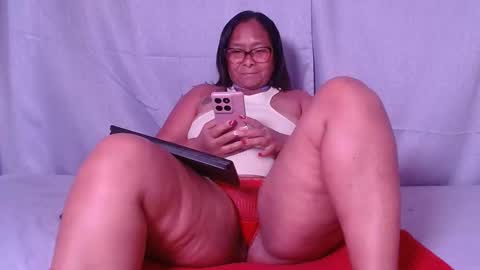 Snapshot of julielove1 chatting on 04/26/26, 04:32 julielove1 online show from 04/26/26, 04:32