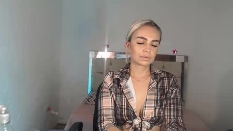 julieta__fox_ online show from 02/23/25, 02:18