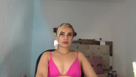 julieta__fox_ online show from 03/10/25, 05:00